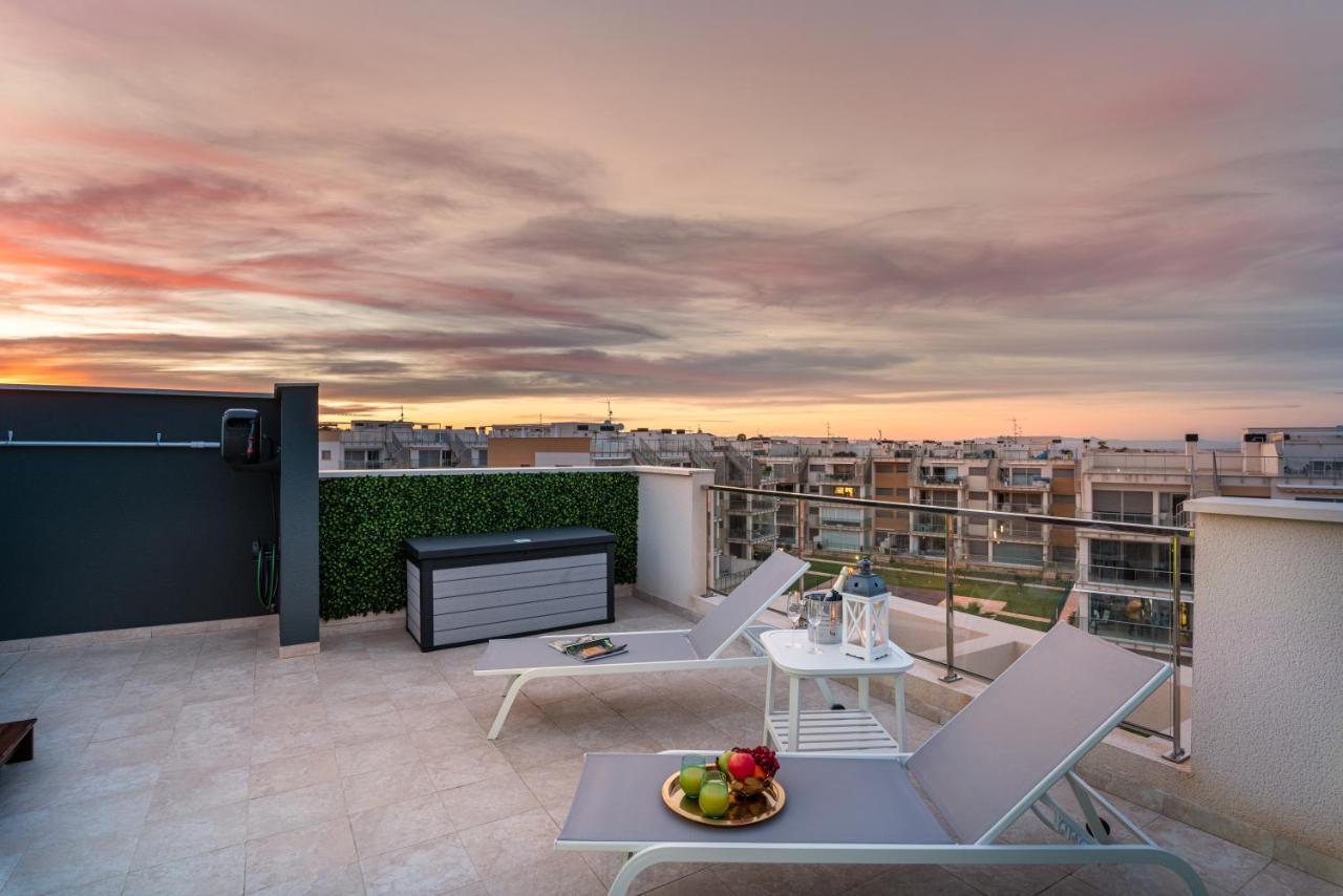 Apartmán La Zenia Cocoon - Luxury Penthouse With Jacuzzi, 2 Pools, Indoor Heated Pool, Sauna, Gym, Playstation Dehesa de Campoamor  Exteriér fotografie